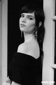 sophie-thatcher-marie-claire-magazine-november-2024-2.jpg