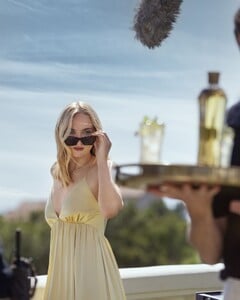 sophie-turner-st-germain-hugo-spritz-june-2024-7.thumb.jpg.b3cf41d04c00aafe9ee7138211283a57.jpg