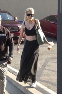 tori-spelling-arrives-at-dancing-with-the-stars-studio-in-los-angelea-09-14-2024-1.jpg