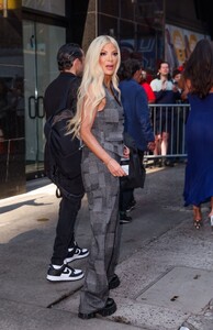 tori-spelling-arrives-at-good-morning-america-in-new-york-09-04-2024-0.jpg