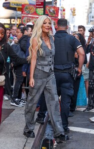 tori-spelling-arrives-at-good-morning-america-in-new-york-09-04-2024-1.jpg