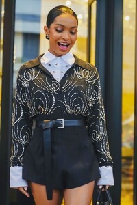 yara-shahidi-leaves-palazzo-parigi-hotel-in-milan-02-22-2024-6.jpg