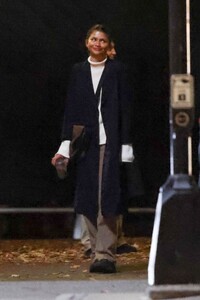 zendaya-and-robert-pattinson-filming-a-scene-in-boston-11-07-2024-0.jpg