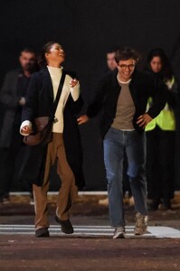 zendaya-and-robert-pattinson-filming-a-scene-in-boston-11-07-2024-1.jpg