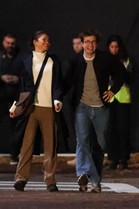 zendaya-and-robert-pattinson-filming-a-scene-in-boston-11-07-2024-5.jpg