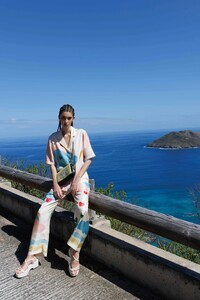 1710760980-jnsn-edito-evasion_pedestre-camellia_menard-etienne_jeanson-cindy_mello-vanessa_chala_cardona-bri_anne_smith-024a3403.jpg