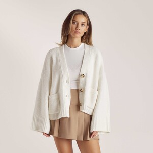 1CremeOversizedCardigan-Nicola.thumb.jpg.76fba07d2fab93a982101a283346bb68.jpg