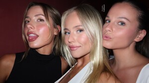 [2024.11.29] scarlett.mayer__h468784568_1040001814551870_5984133530843081729_n.jpg