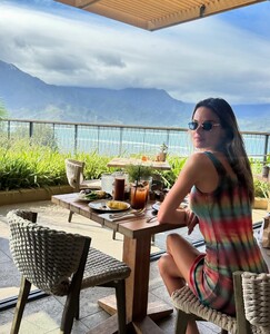 [2024.12.01] alessandraambrosio_468819368_18475063999000670_76287264285988063_n.jpg