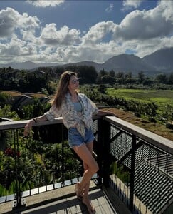 [2024.12.01] alessandraambrosio_468826679_18475064011000670_5952711847872049630_n.jpg