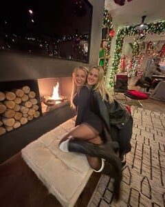 [2024.12.01] livvydunne_469154137_1067512181724914_8862884433308165006_n.jpg