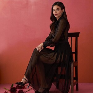 [2024.12.03] victoriajustice_469144671_18563001067006824_2709064191363727333_n.jpg