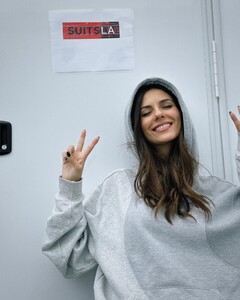 [2024.12.03] victoriajustice_469178478_18563001058006824_3097086571398136325_n.jpg