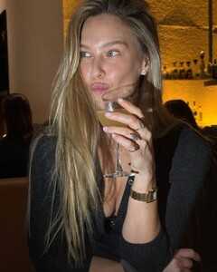 [2024.12.08] barrefaeli_469505614_494134673682787_3921539792469398687_n.jpg