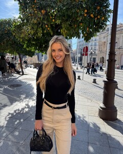 [2024.12.08] lindsaymariebrewer_469415609_1297208544757633_2875385224372099183_n.jpg