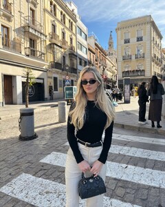 [2024.12.08] lindsaymariebrewer_469427228_2376360712713405_7459679834138489929_n.jpg