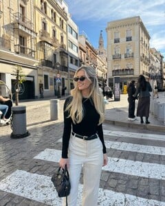[2024.12.08] lindsaymariebrewer_469516584_1591461778138591_6128161827236424244_n.jpg