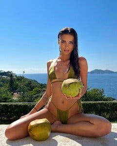 [2024.12.08] lizaakovalenko_469732797_1526385558077852_7923608194358982690_n.jpg