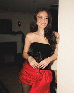 [2024.12.11] kelseymerritt_469686914_855907166482720_6343959698375259016_n.jpg