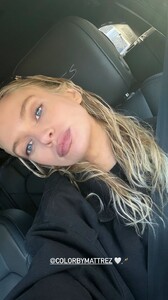 [2024.12.17] stellamaxwell_470817144_993097032845426_3620282107318138721_n.jpg