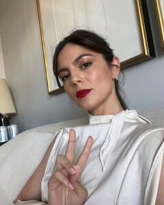 [2024.12.19] monicabarbaro_470903438_1169270937958301_960322349165094609_n.jpg