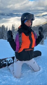 [2024.12.20] rachelc00k_470909220_1615113112427417_6618554351114227245_n.jpg