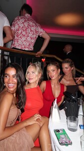 [2024.12.20] scarlett.mayer__470898016_1764852717610265_3029401617186051600_n.jpg