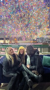 [2024.12.21] livvydunne-julzdunne_470944810_596603649618146_353411113104668749_n.jpg