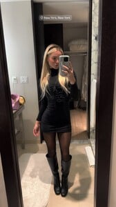 [2024.12.21] livvydunne_470987498_1063195378891094_4706825087717208442_n.jpg