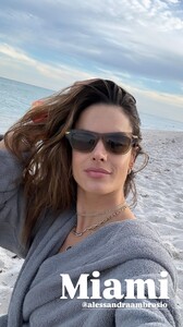 [2024.12.22] alessandraambrosio-richardhabberley_470897141_912253750663786_9132804305814778985_n.jpg