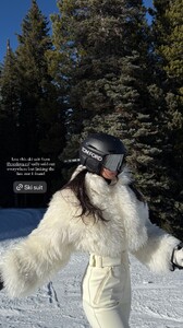 [2024.12.22] kelseymerritt_470943692_1775086596625178_5547335687870165981_n.jpg
