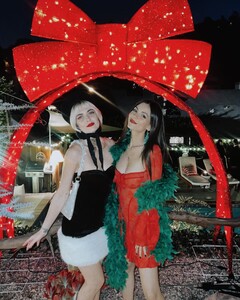 [2024.12.23] victoriajustice_470923440_18567232405006824_3135710582447087950_n.jpg