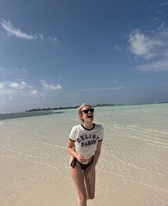 [2024.12.24] hannahg11_471434077_3767482623565694_8888199056350244178_n.jpg