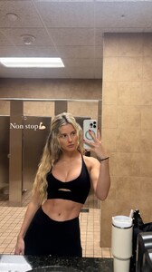 [2024.12.24] lindsaymariebrewer_470943480_562860056547948_4325859746303658419_n.jpg