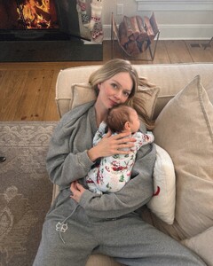 [2024.12.26] lindsellingson_471546769_2148717472217698_8898461888660940055_n.jpg
