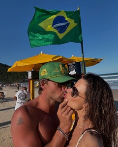 [2024.12.27] alessandraambrosio_471601418_18480088888000670_7182745030440872522_n.jpg