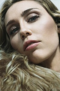 548201332_miley_cyrus_003.jpg