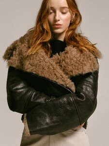548620369_phoebe_dynevor_003.jpg