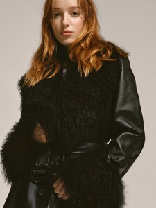 548620383_phoebe_dynevor_006.jpg