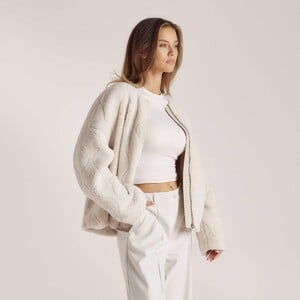 5CreamEmbossedBorgJacket.thumb.jpg.ba511a4d8c9174b3f6d6d17e1f90fd6e.jpg