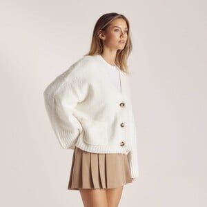 6CremeOversizedCardigan-Nicola.thumb.jpg.b633e28fbed754e60500a9f2d7b9bb9b.jpg