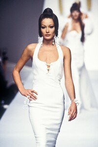 ClaudeMontana1993WomenRTW19.thumb.jpg.d74c2344ced45c54c922c99165b0612e.jpg
