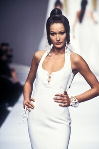 ClaudeMontana1993WomenRTW21.thumb.jpg.469c76d93e6e23600c57fe8d294e91d1.jpg