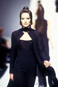 ClaudeMontana1993WomenRTW23.thumb.jpg.2fd08e85995ff45de95911703fb7c3e4.jpg