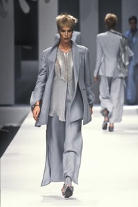 ClaudeMontana1994WomenRTW25.thumb.jpg.17545dbfd7111884fc585bc8cdcc132d.jpg