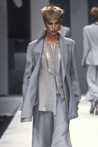 ClaudeMontana1994WomenRTW26.thumb.jpg.f4ed5e8a8504deec9a2afc3b9d239f93.jpg