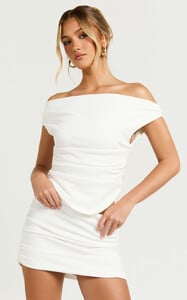 Cleo_Top_-_Off_Shoulder_Curved_Hem_Top_in_White__00004.jpg