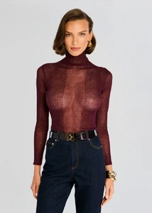 Ecommerce_Crop-24-08-06_PIPER-SWEATER_MERLOT_ASHTON-HIGH-RISE-SLIM-FLARE-JEAN_RINSE__0644_ECOMM.webp