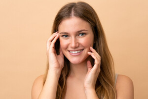 FACEPORTRBROWNBGHANDS (2).jpg