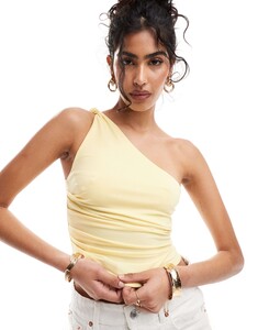 Giovanna Pinho ASOS Pull&Bear 206607358-1-yellow.jpg